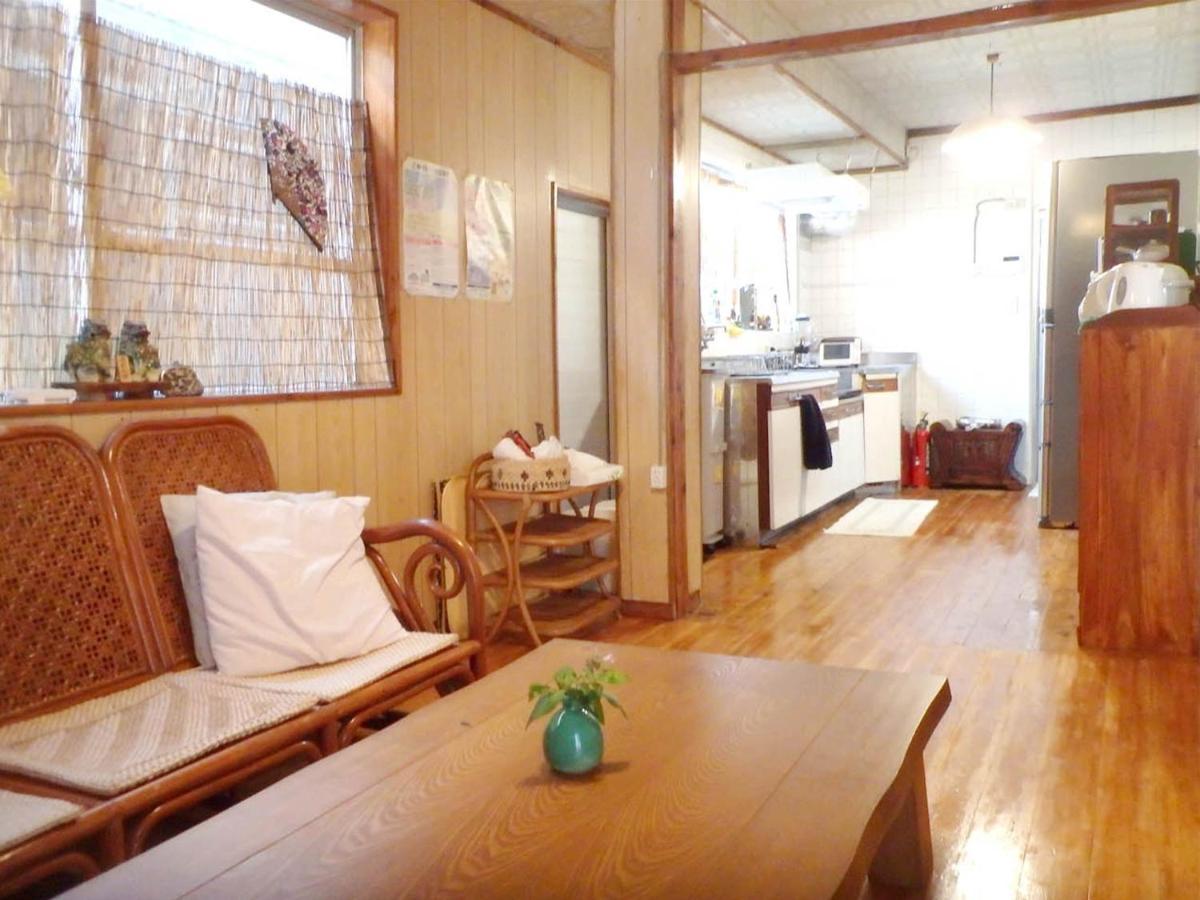 石垣島 一棟貸切りのお宿 ちゅら赤瓦 Ishigaki  Exterior photo
